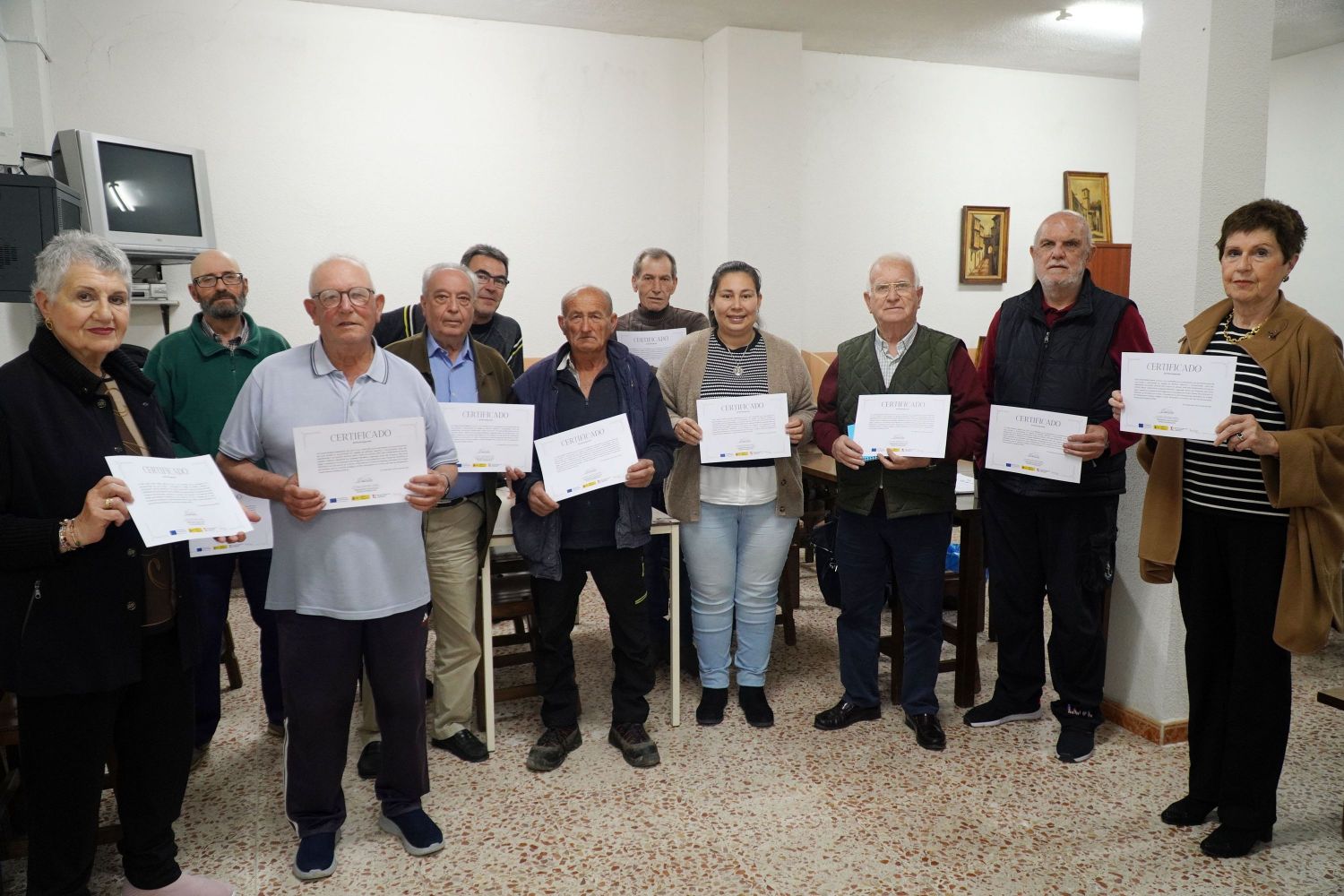 Alumnado y docente en Erustes (Toledo)